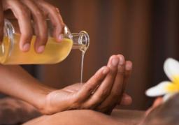 The Benefits of Aromatherapy Massage: A Holistic Approach to Health and Beauty