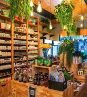 How Health and Wellness Shops Are Revolutionizing Skincare: Natural Solutions for Glowing Skin